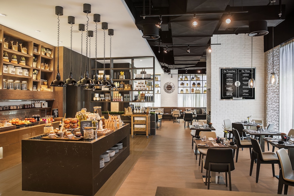 restaurant cafeteria