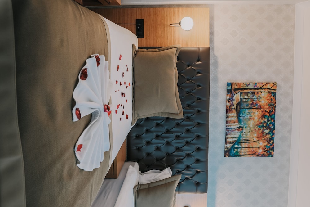Grand Lark Otel 34/50