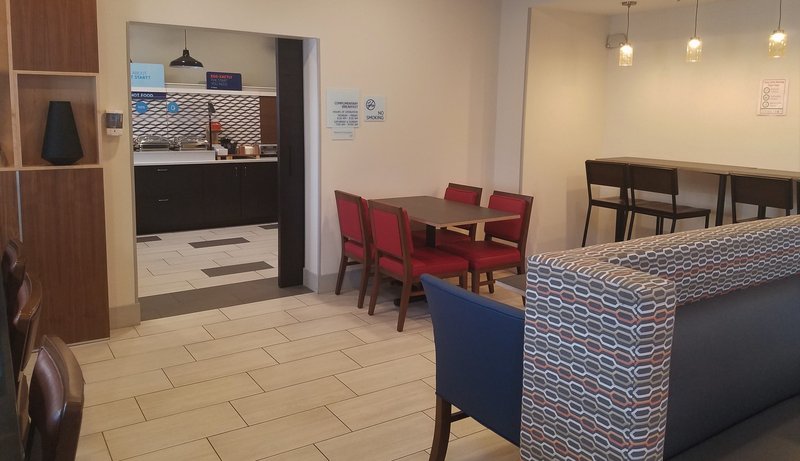 Holiday Inn Express Irwin (PA TPK Exit 67) 19/24