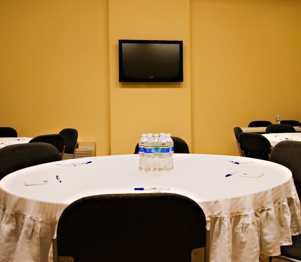 Holiday Inn Express Hotel And Suites Borger 38/43