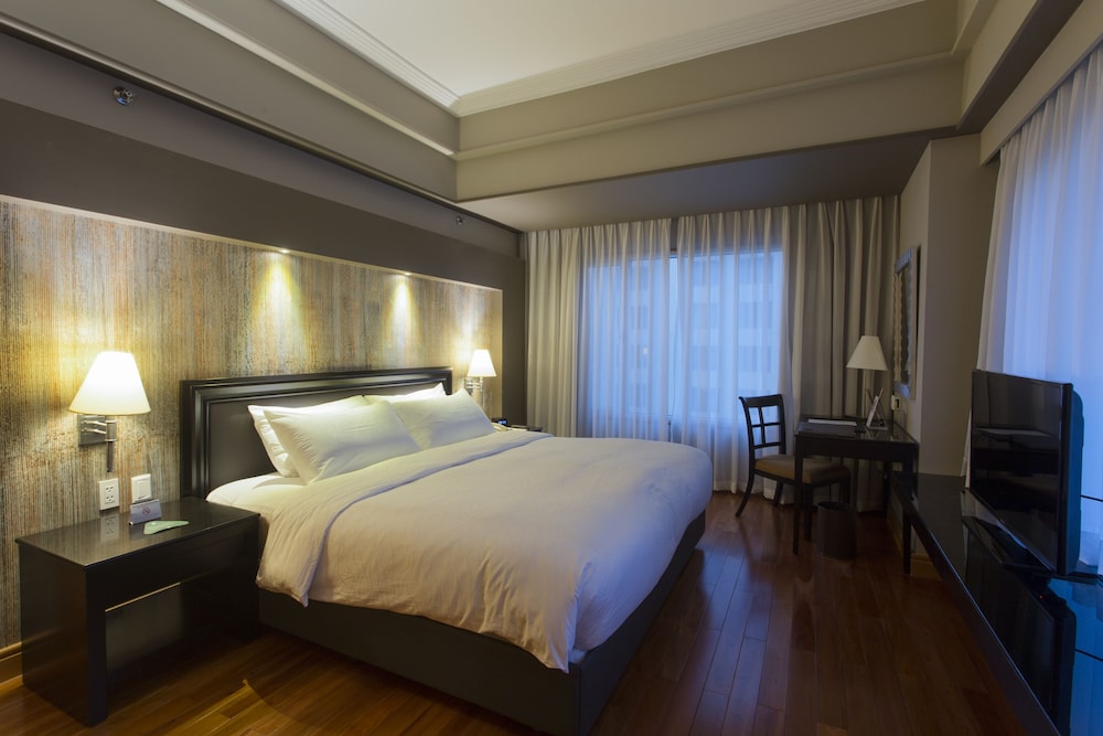 The Bellevue Manila 12/31