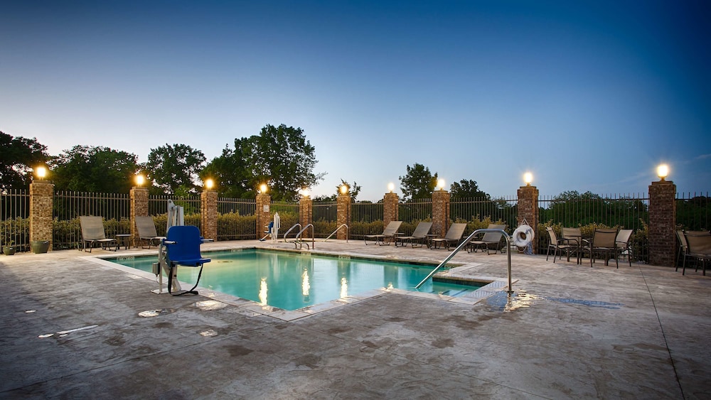 Best Western Plus Sand Bass Inn & Suites 3/52