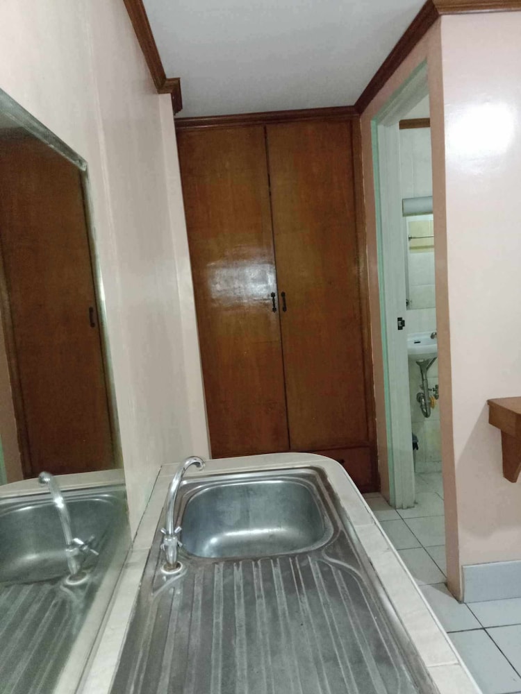 1St Street Park Apartelle 32/55