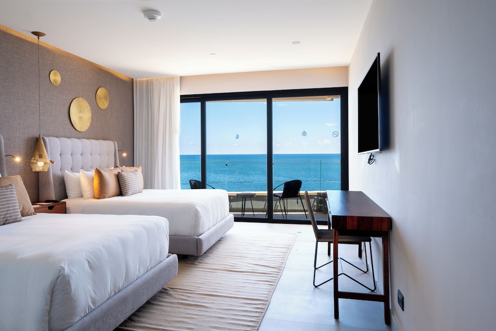 The Fives Oceanfront Puerto Morelos 20/71