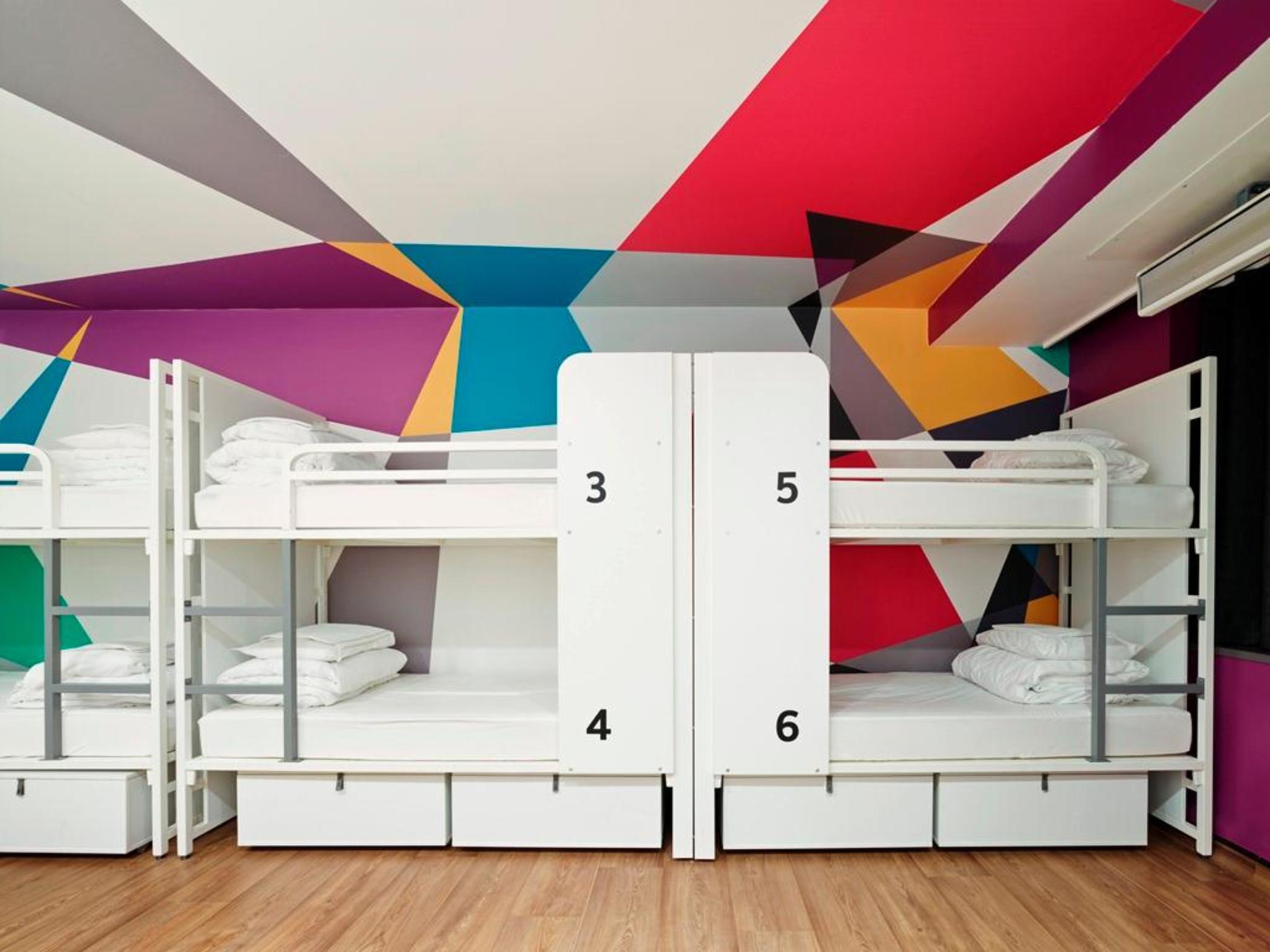 Mixed Dorm, 6 People