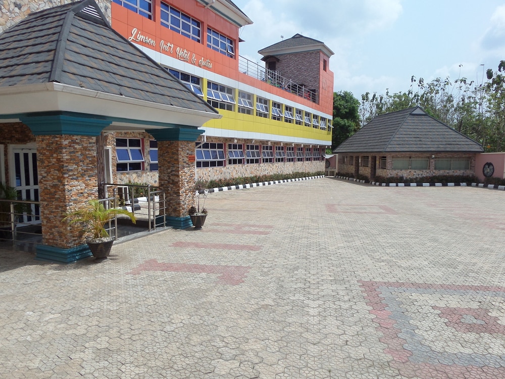 Jimson International Hotel And Suites 14/21