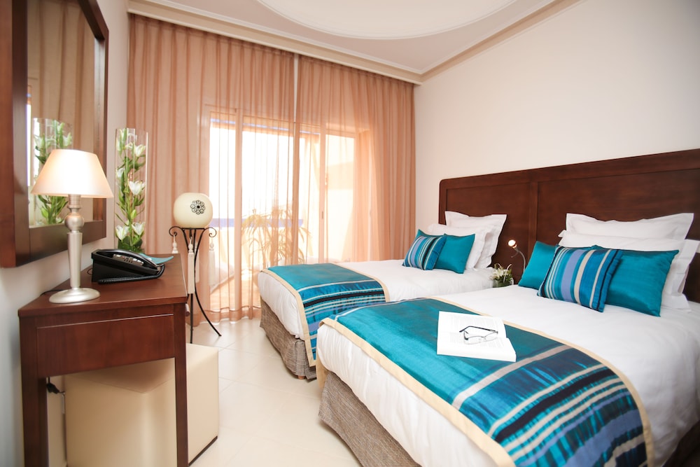 Paradis Plage Surf Yoga Spa Resort 18/83