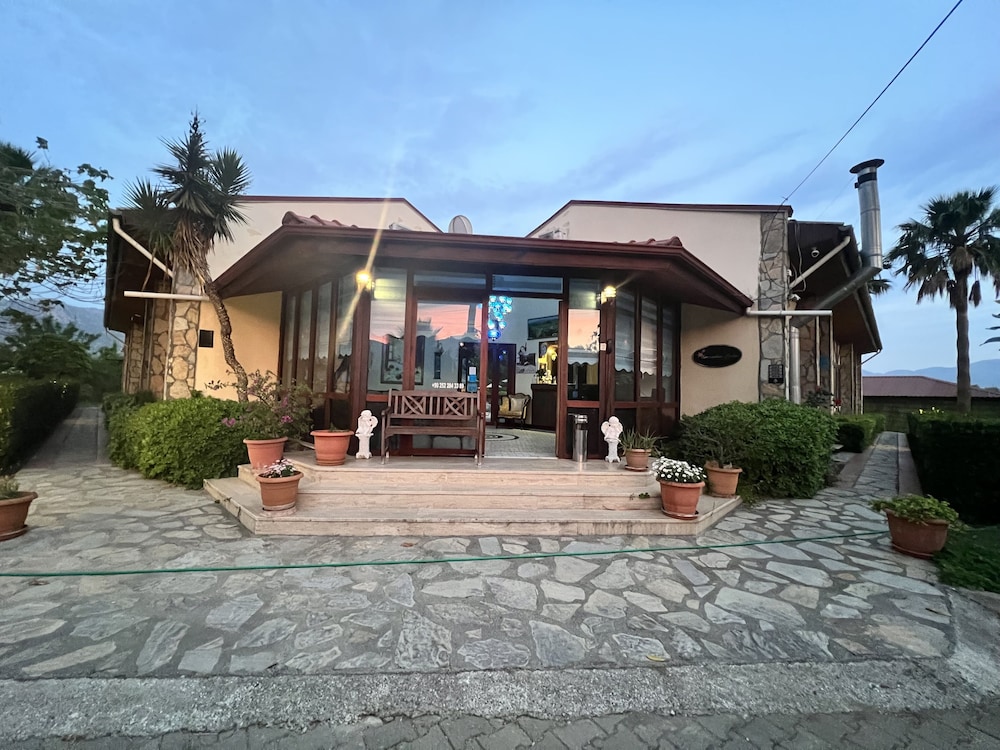 Grenadine Lodge 2/50