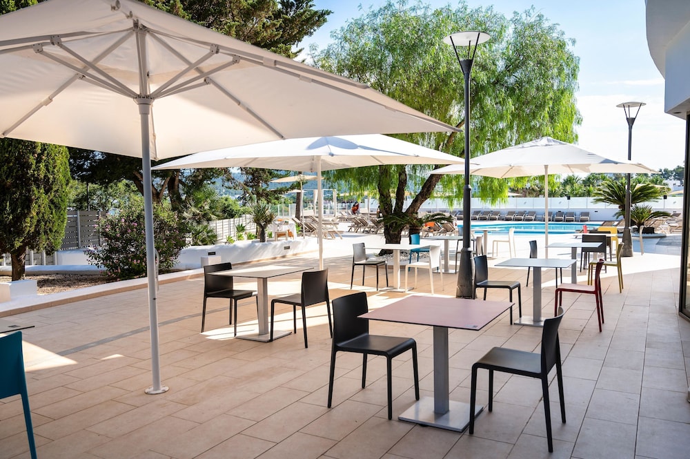 THB Ocean Beach - Adults Only 36/50