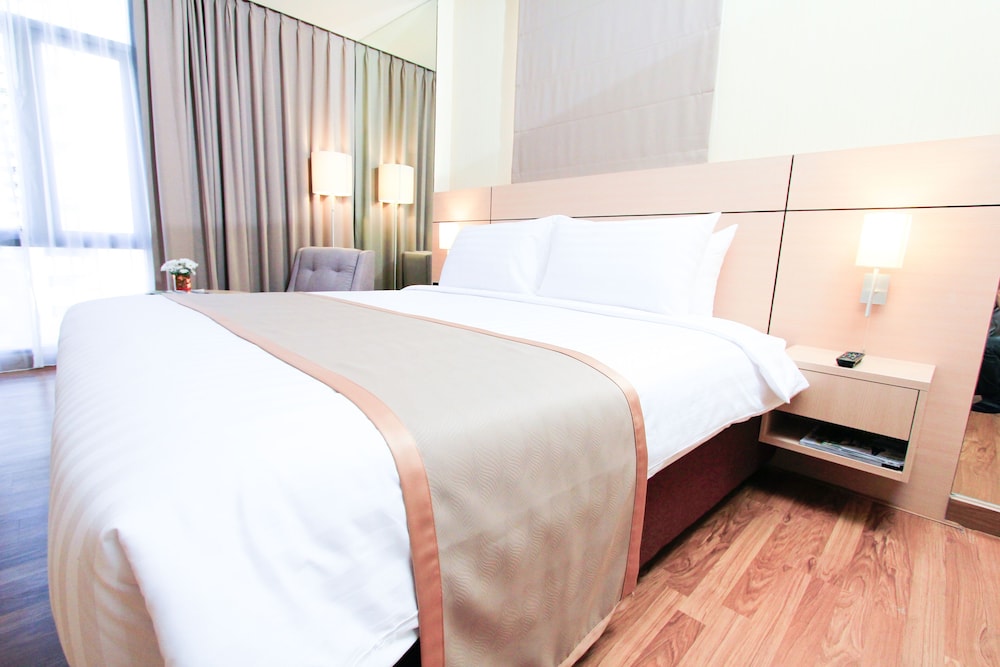 PETALS INN 14/26