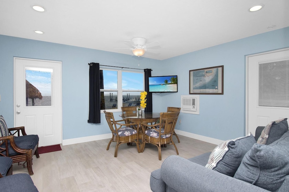 Sunset Cove Beach Resort 30/46
