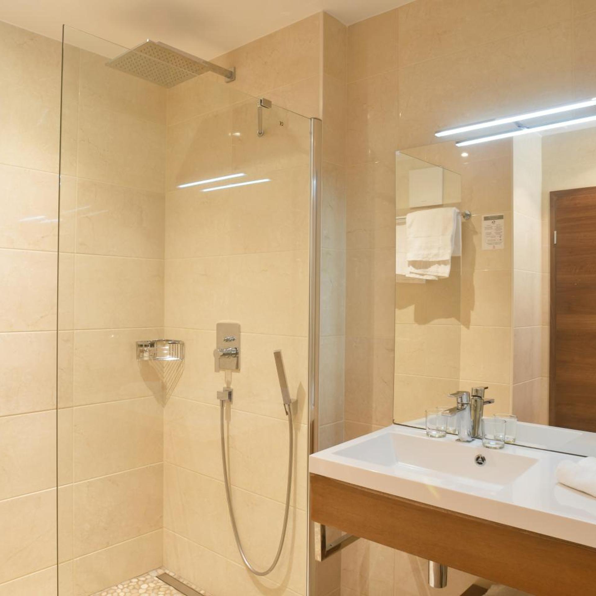 Le Baron Tavernier Hotel Restaurants Spa 49/50