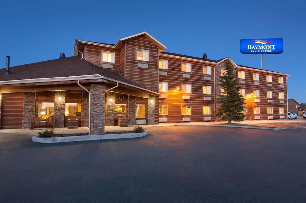 Pinedale Hotel & Suites 3/50