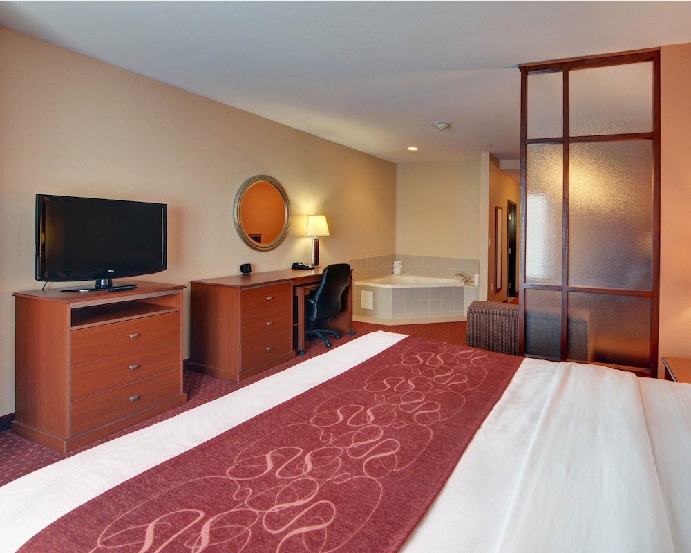 Quality Suites Near Cedar Creek Lake Mabank, TX 13/42