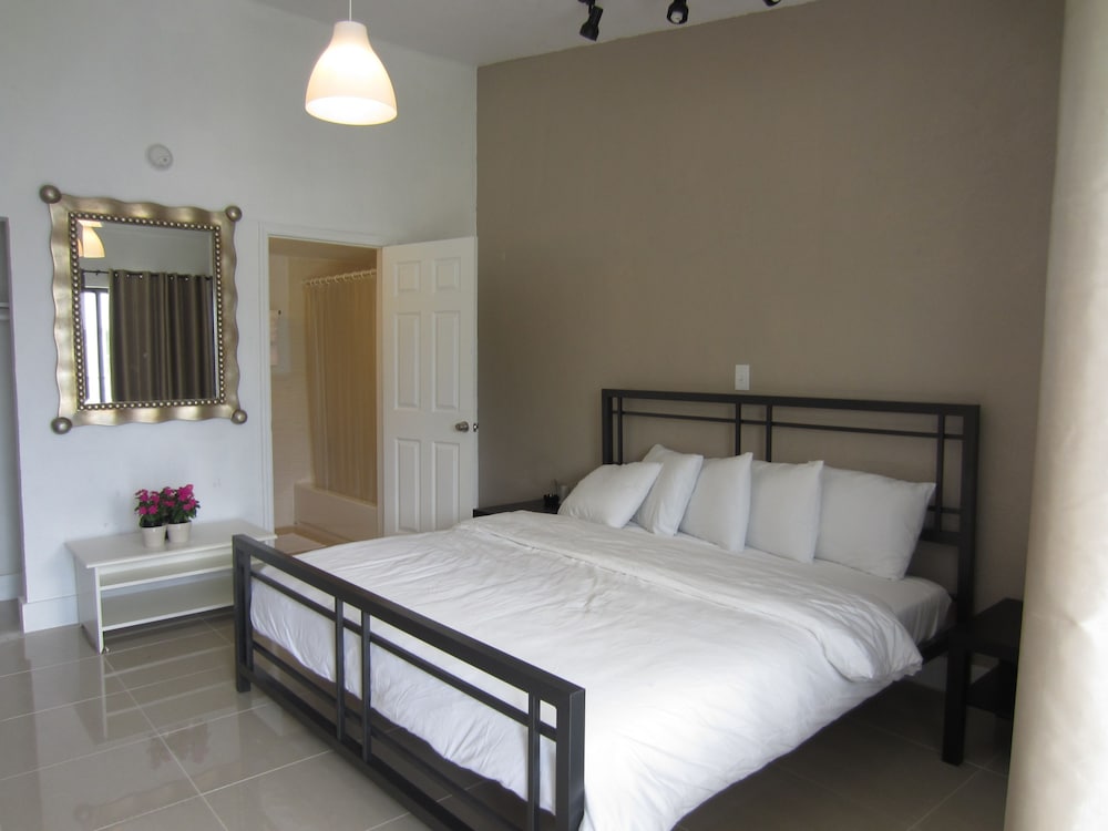 Shalimar Motel 8/47