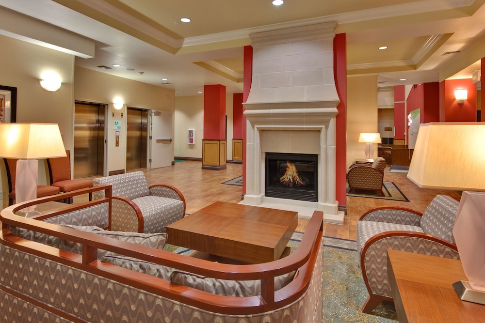 Holiday Inn Hotel Amp Suites Bakersfield North 27/57