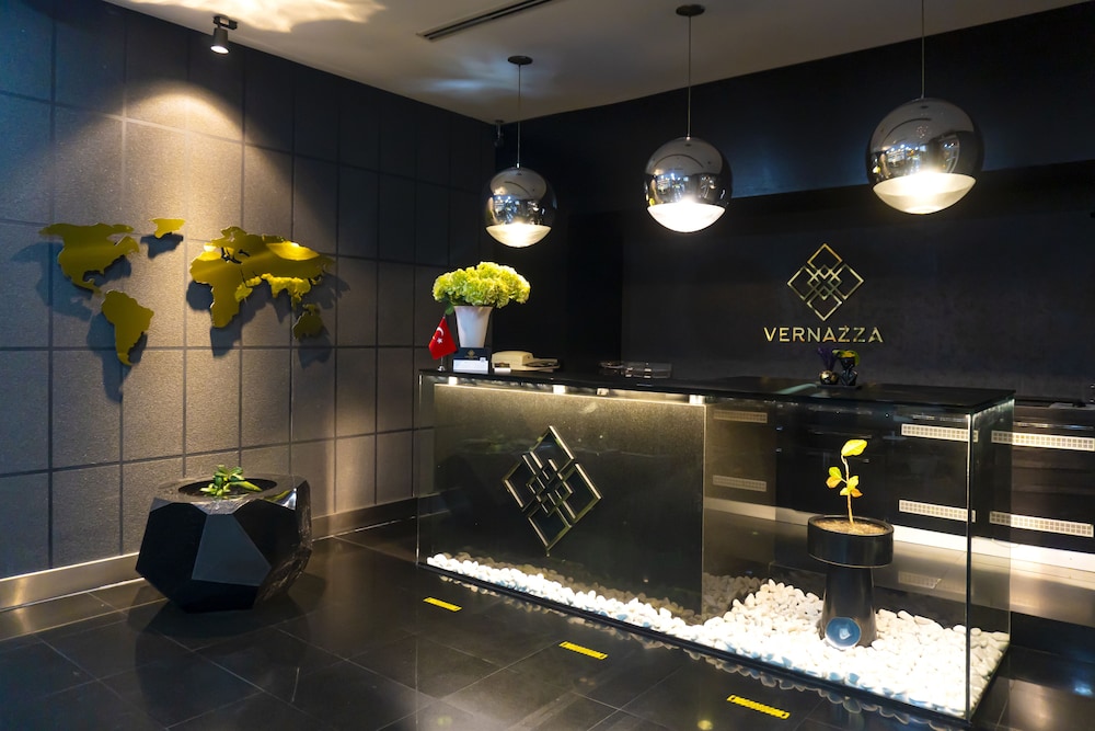 Vernazza Suites Hotel 2/19