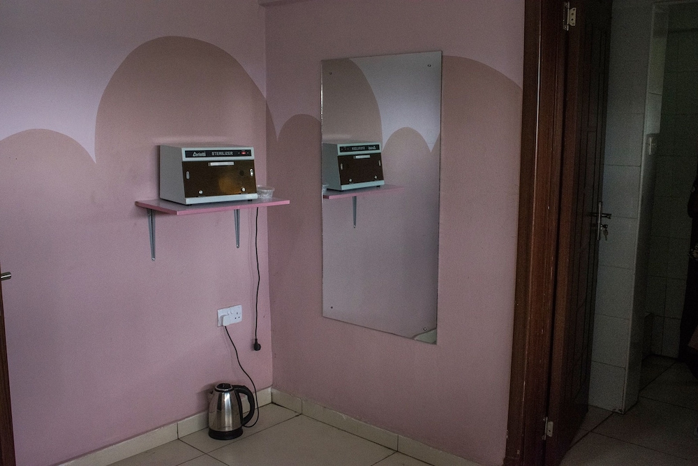 Dbi Guest House 50/50