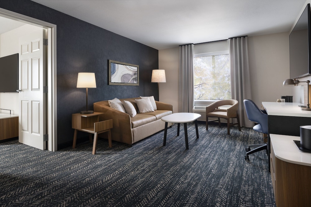 Fairfield Inn & Suites By Marriott Fresno River Park 38/54