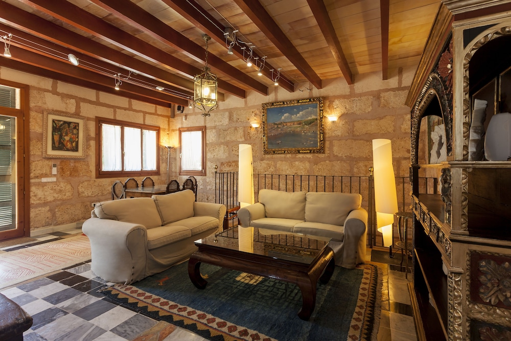 Es Revellar Art Resort - Adults Only 82/110