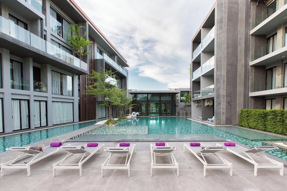 Maya Phuket Hotel 45/50