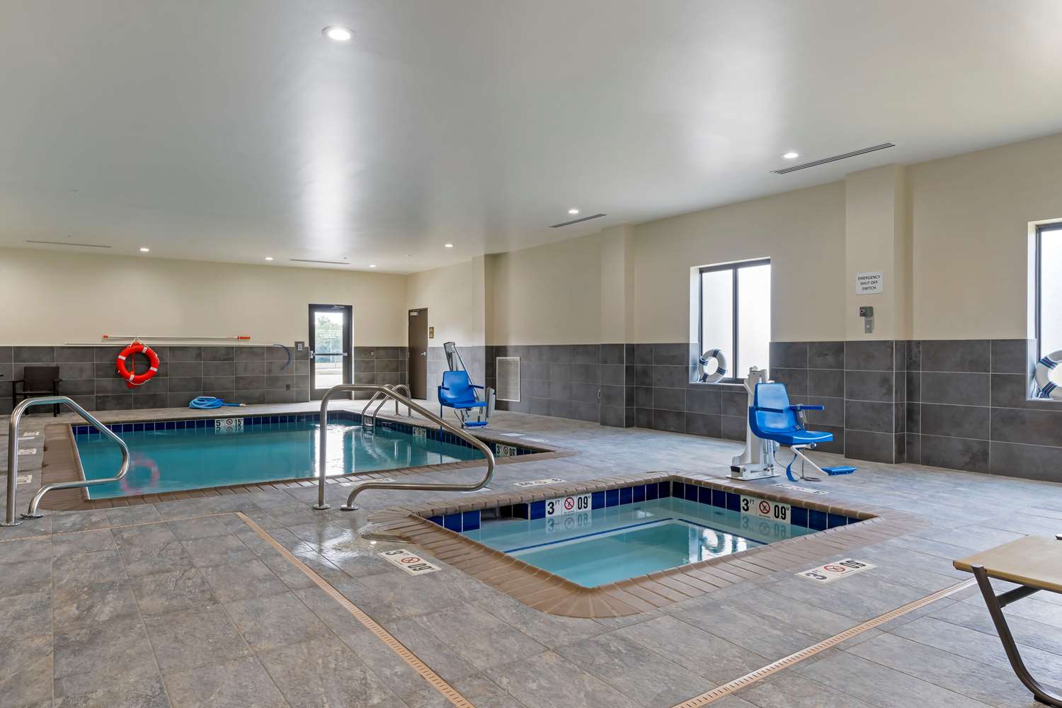 Comfort Suites Paducah Mall Area 16/29
