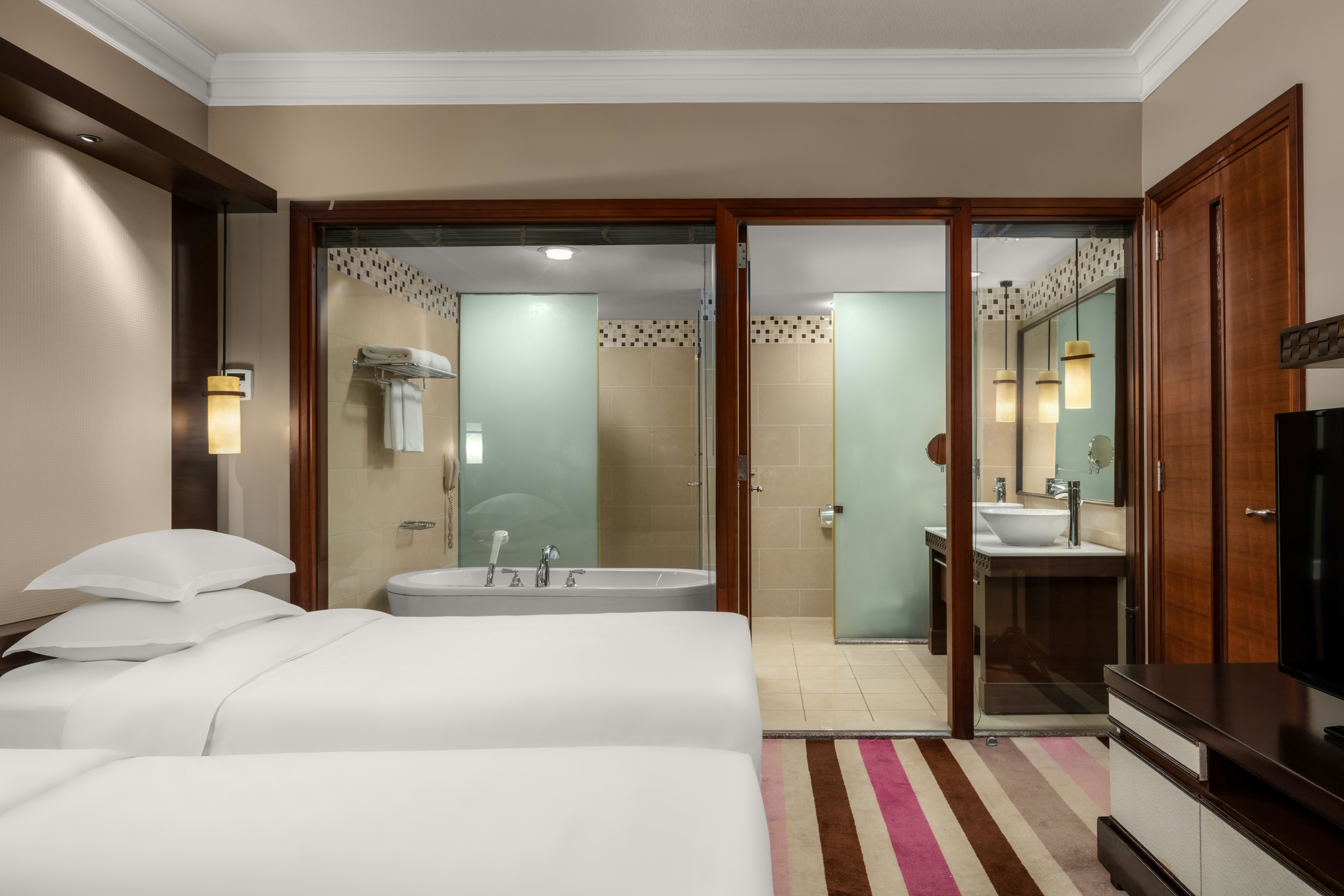 Suite, Ocean Front, Corner
