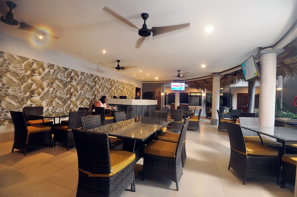 Hotel Colono Beach 58/73