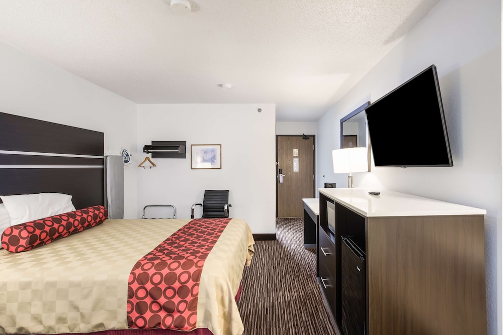 Americas Best Value Inn Charlotte Mi 17/30
