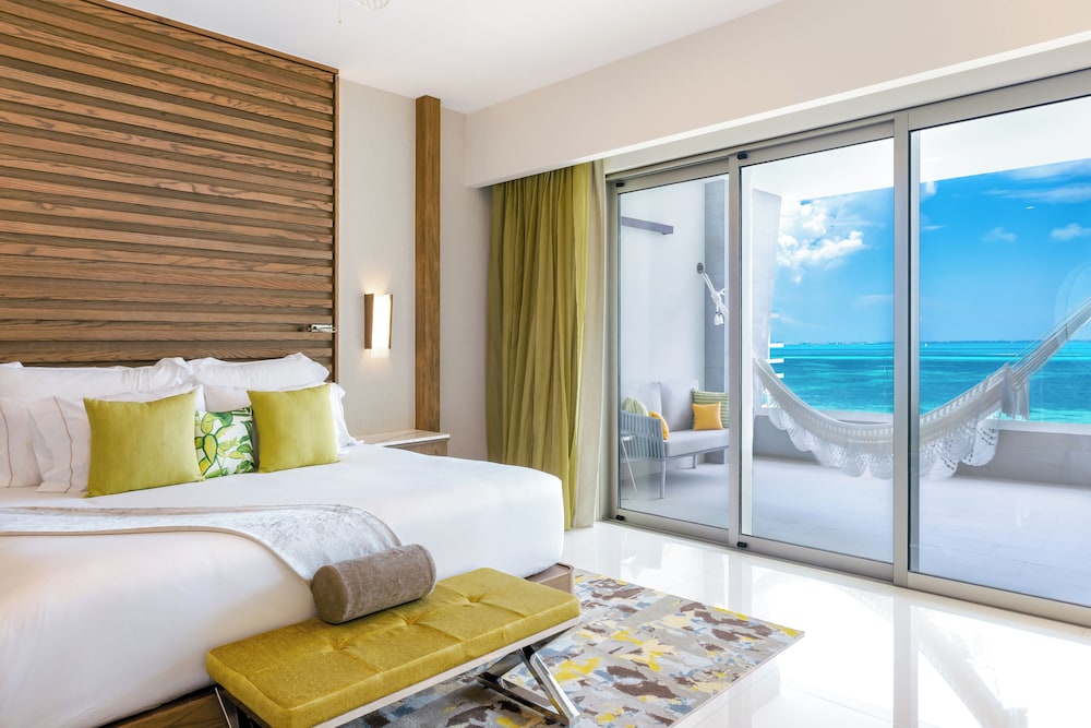 1 Bedroom, King Bed, Ocean View, Sofa