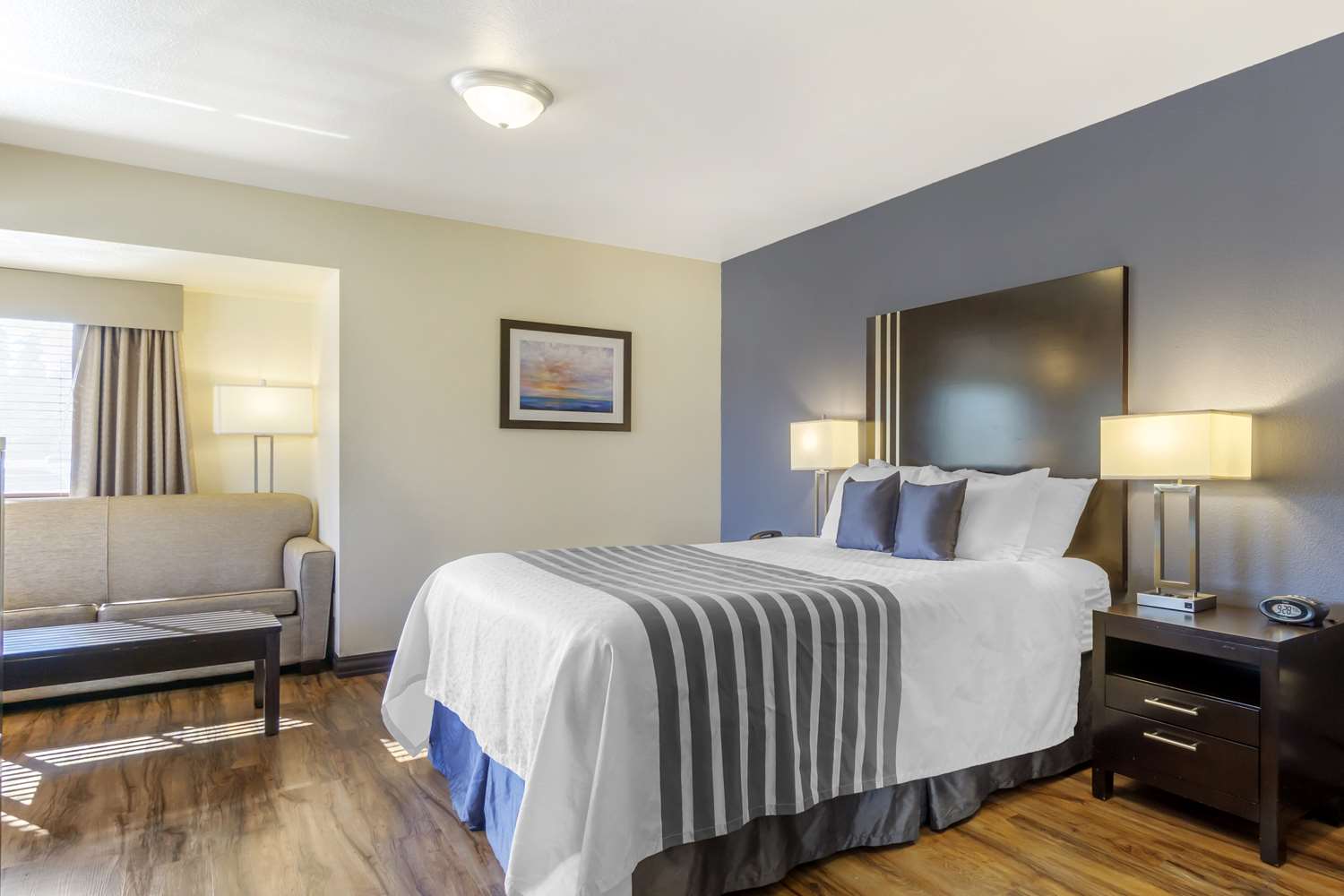 Flat, Queen Bed