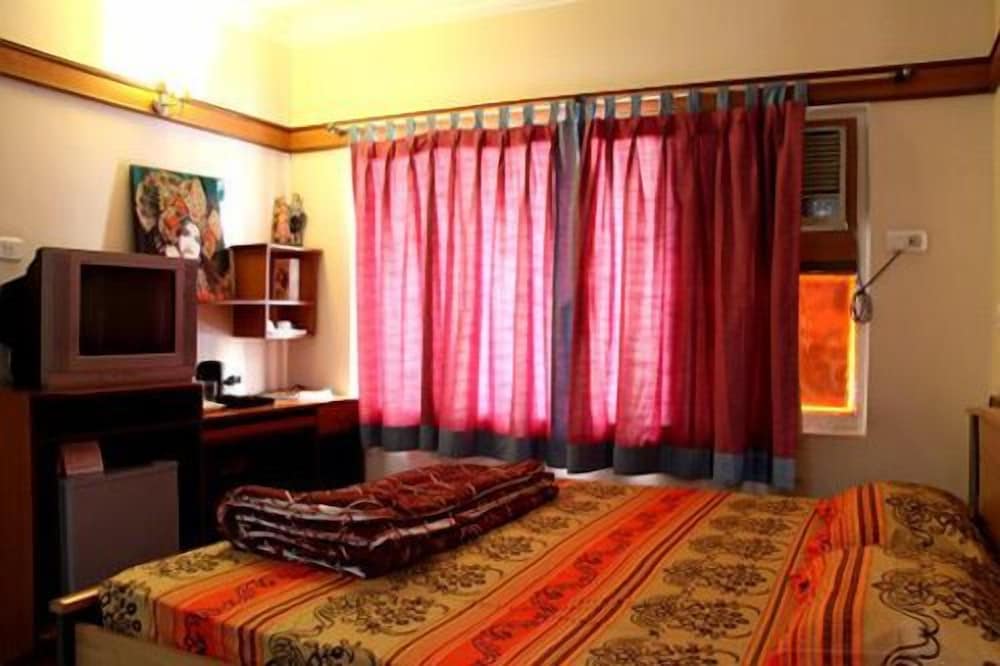 Pallavi International Hotel 14/25