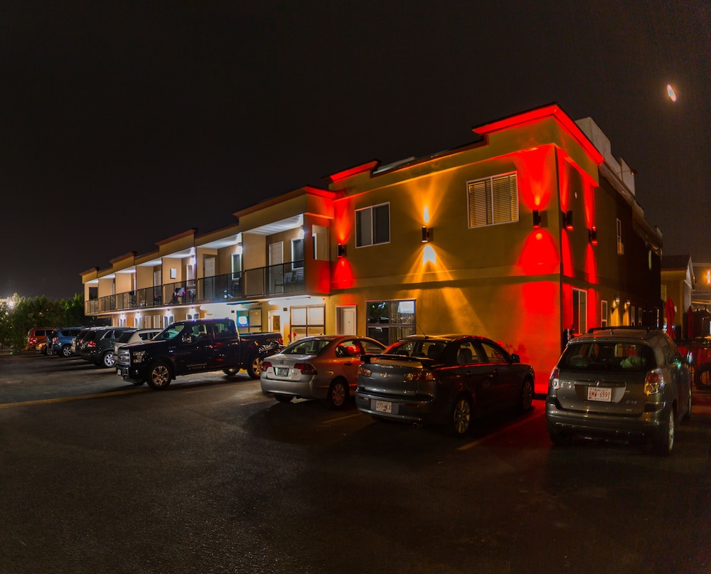 Sahara Courtyard Inn Penticton 71/77