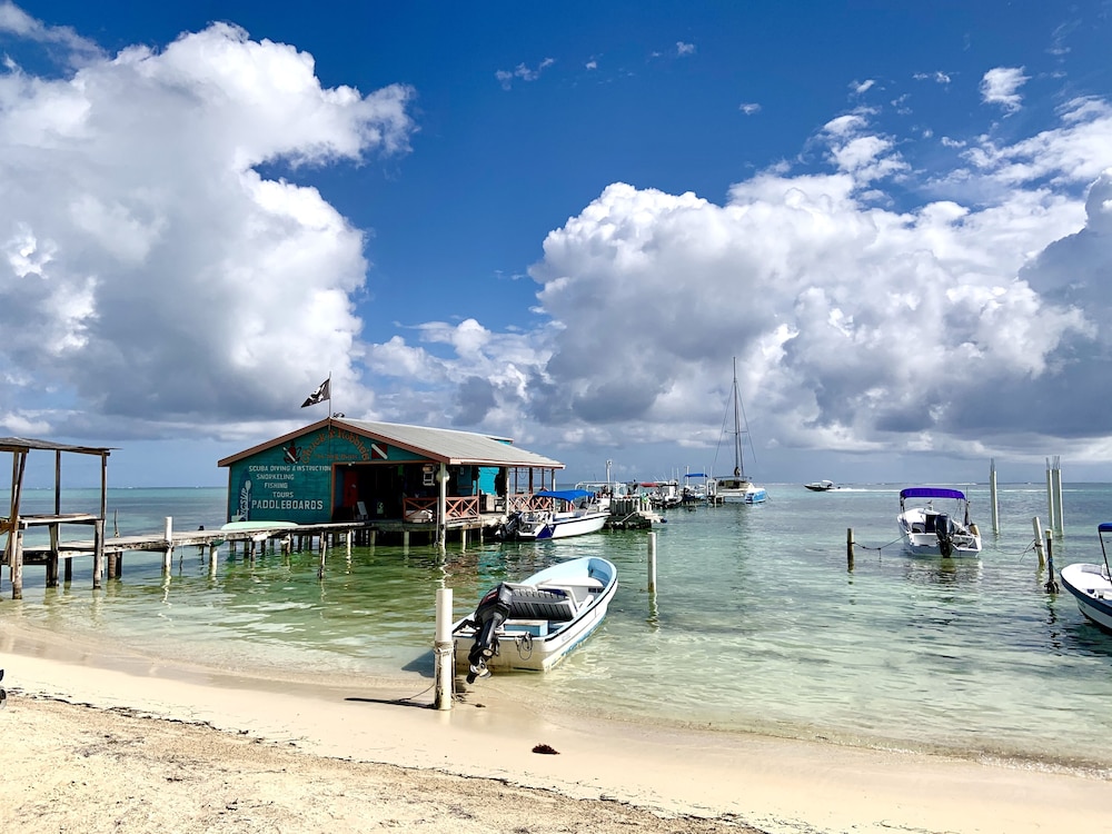 Aquavista Beachfront Suites 25/29