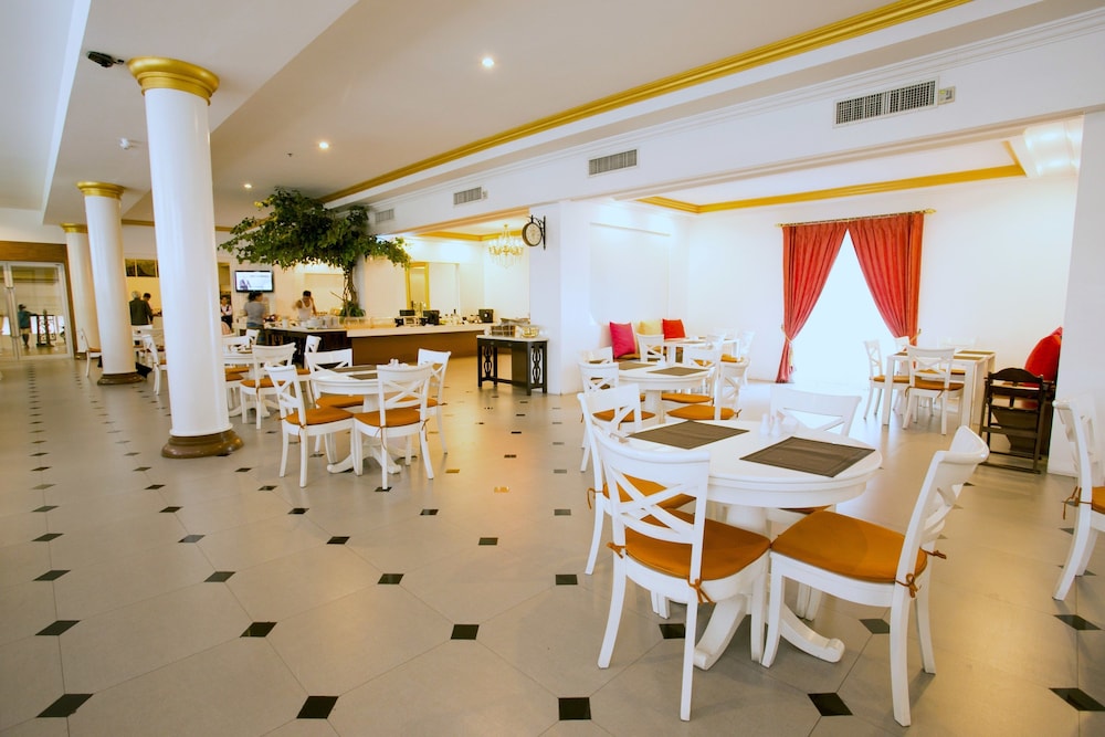 Hope Land Hotel 46 1 33/47