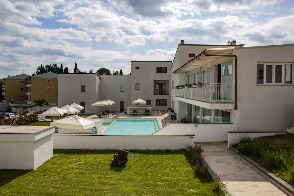 The Florence Hills Resort Spa 39/50