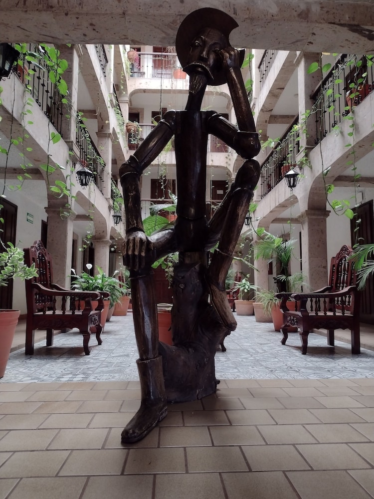 Hotel Don Quijote Plaza 48/58