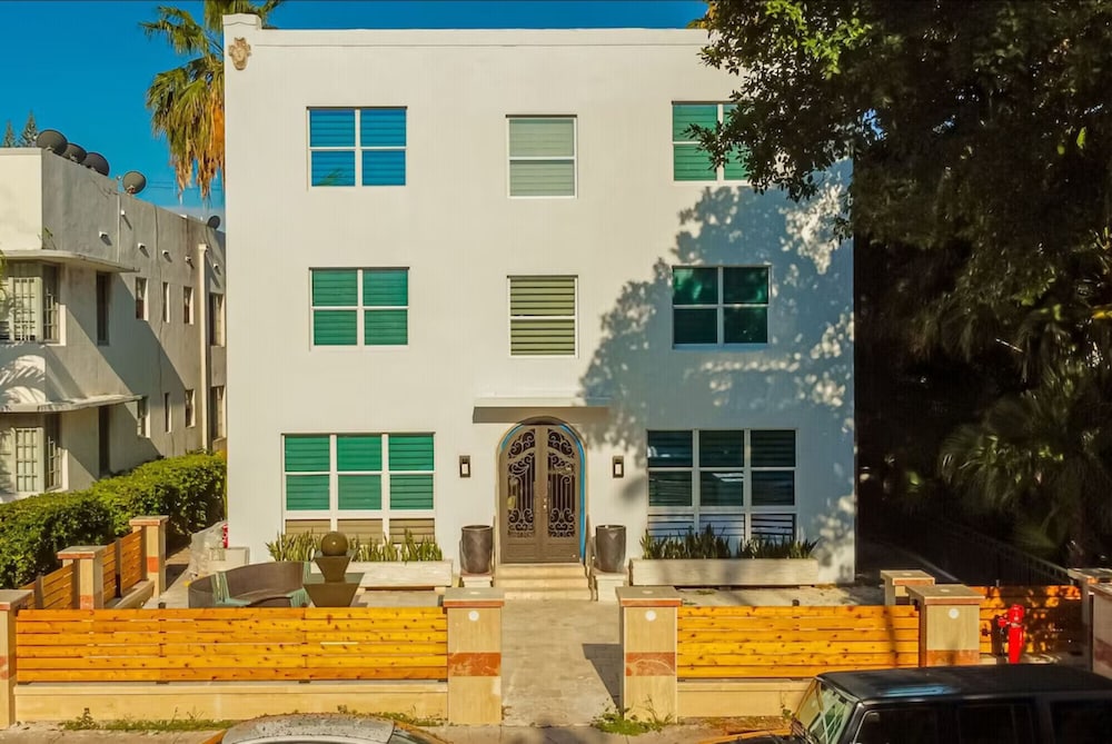 Miami Beach South Beach Top Apartments 1/37