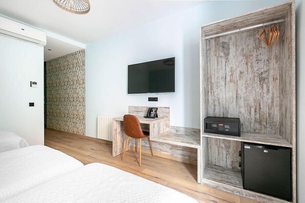 Hostal Anton Martin 39/61