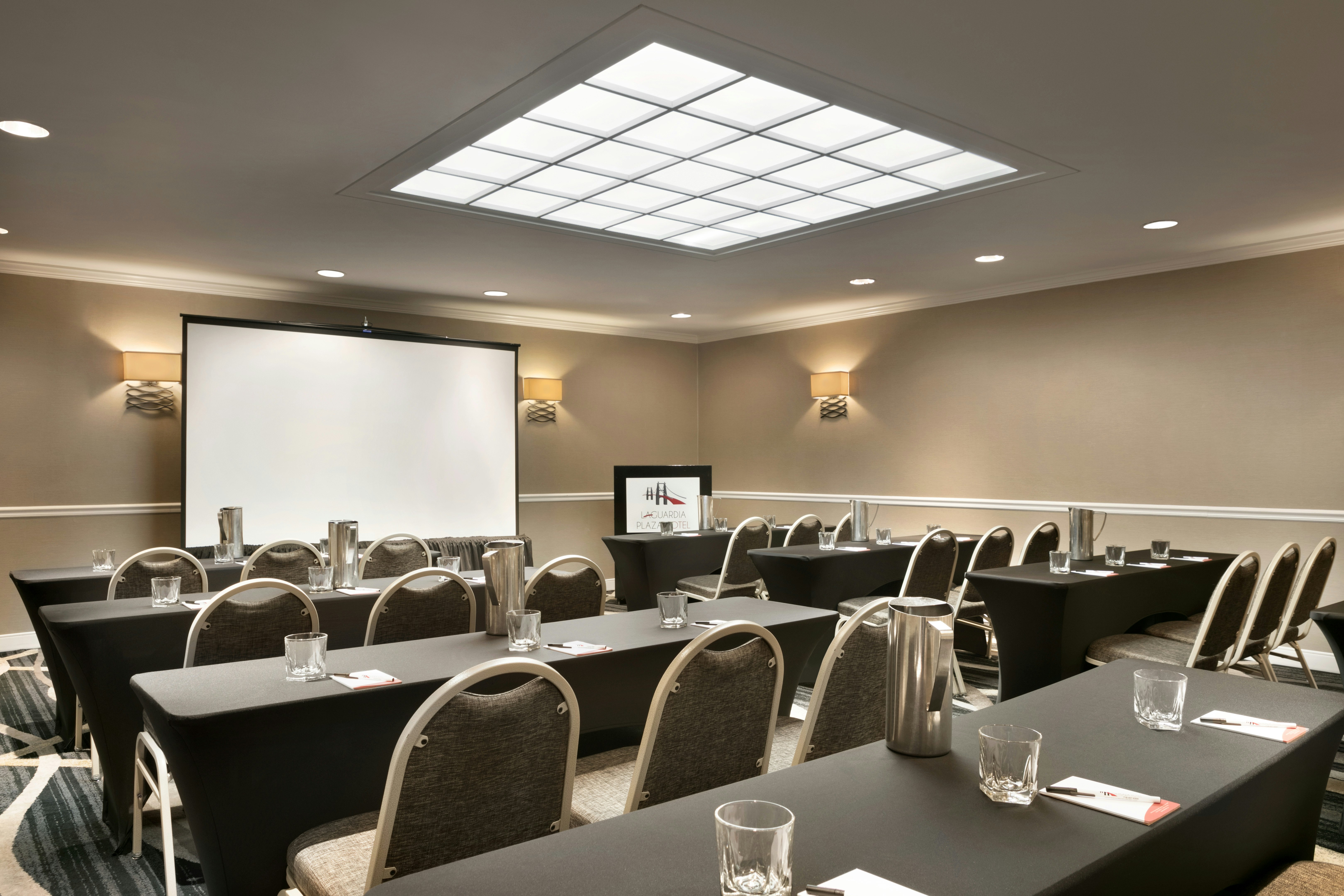 DoubleTree by Hilton New York LaGuardia Airport 38/54