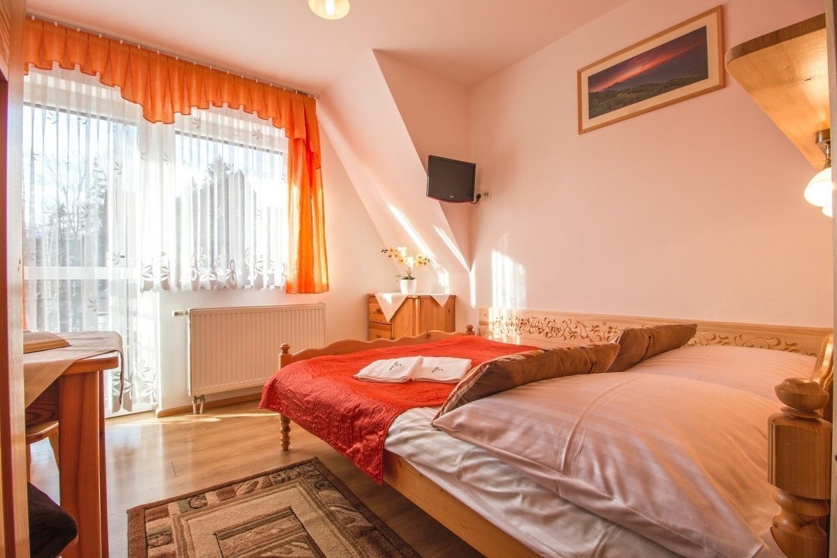 ROOM, DOUBLE BED