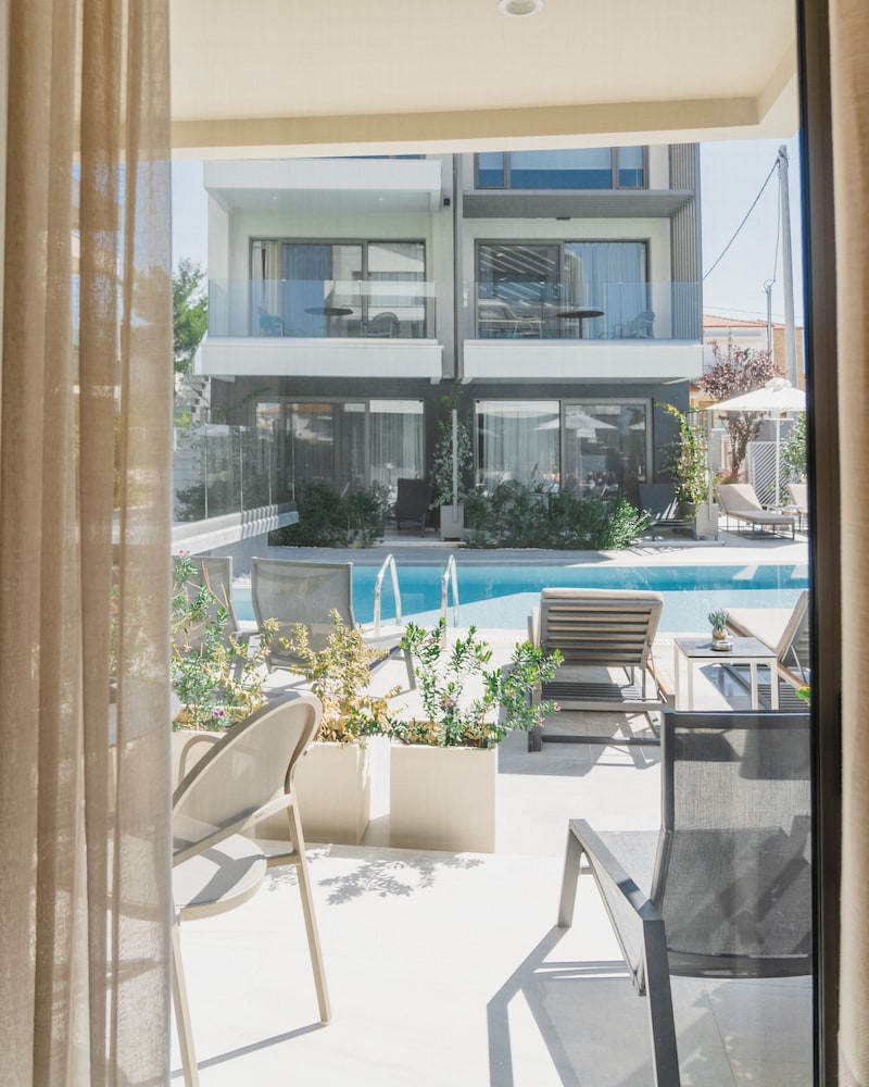 Serenity Suites 41/50