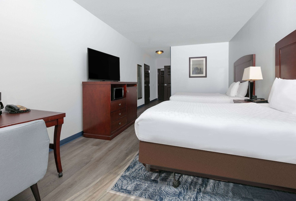 غرفة بسريرين كوين، La Quinta Inn & Suites by Wyndham Fort Worth NE Mall 4/7