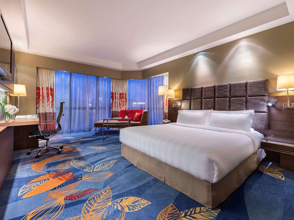 DELUXE KING SIZE BED