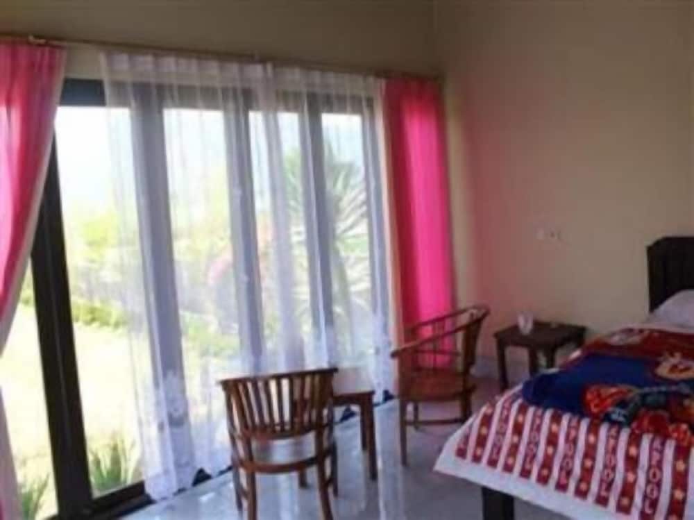 Astradana Hotel Restaurant 28/40