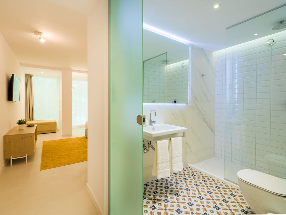 ibis Styles Golden Sands Roomer Hotel 42/45