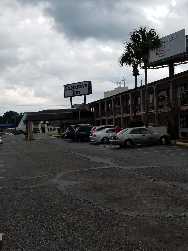 Executive Inn 9/40
