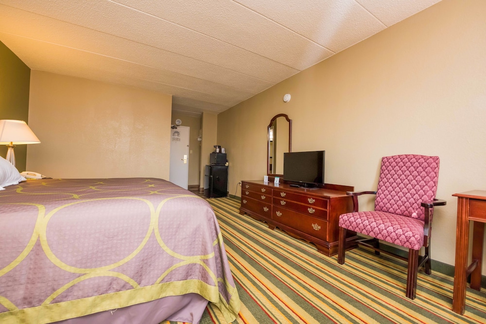 Super 8 By Wyndham Frederick 12/42
