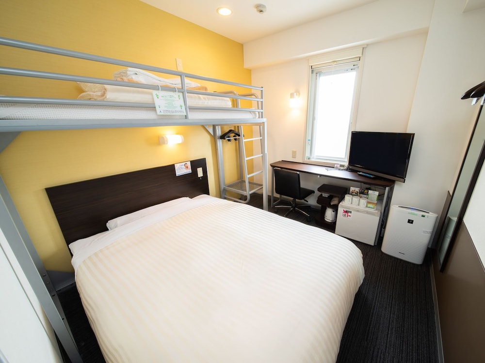 ROOM, LOFT BED