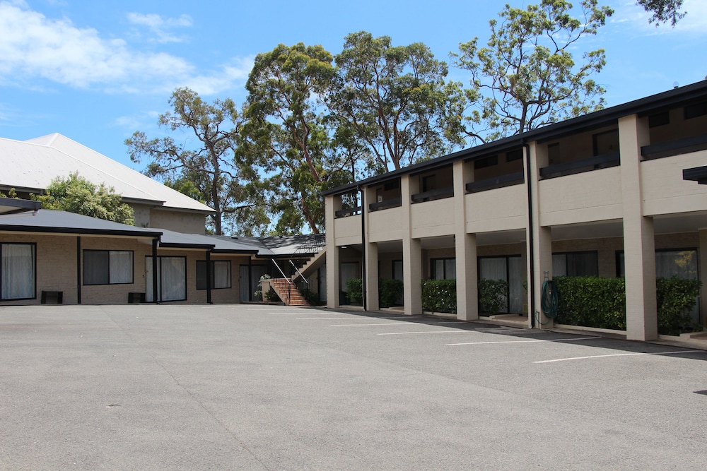 PIONEER WAY MOTEL 4/55